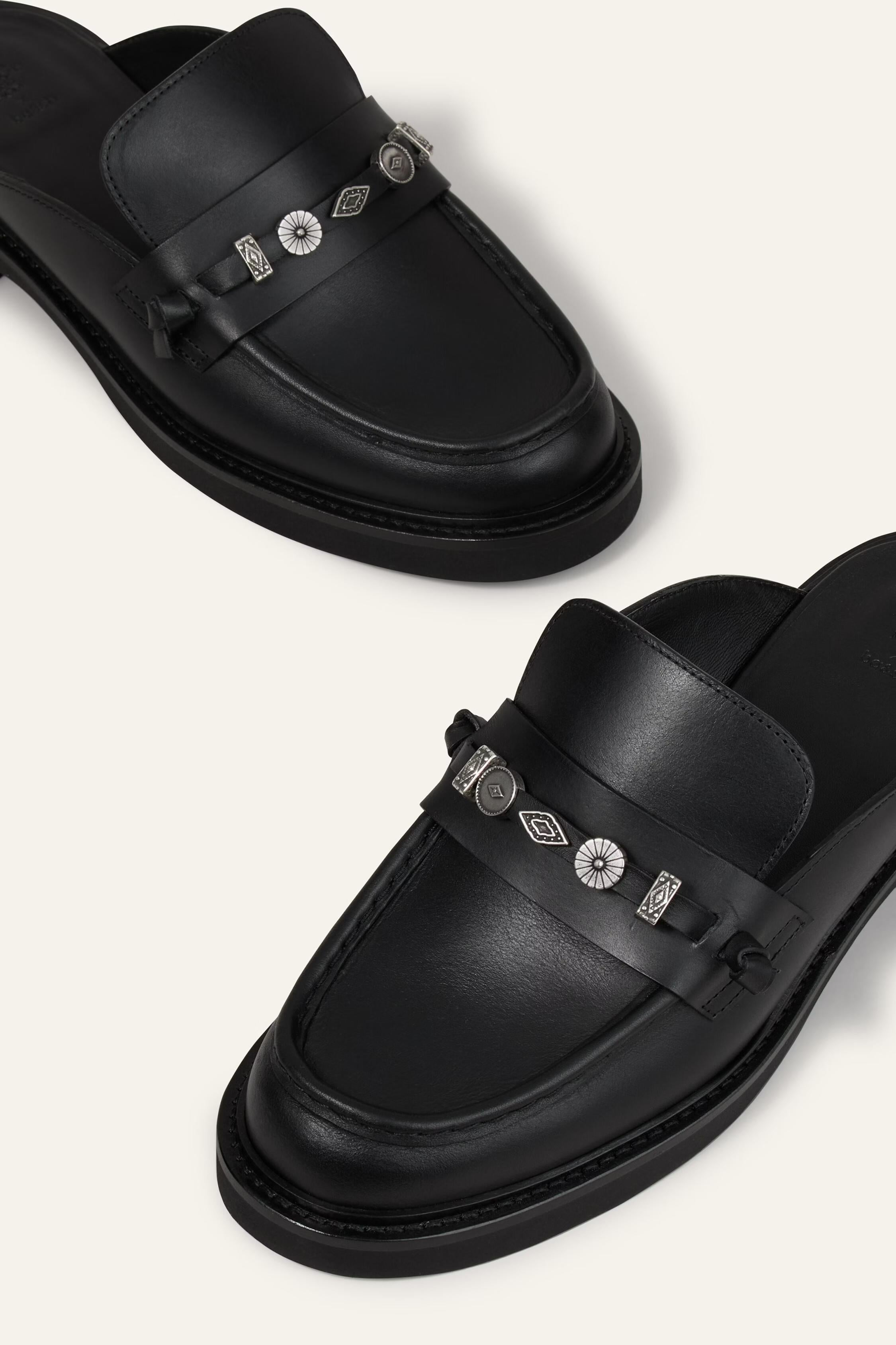 Huela Moccasins Black
